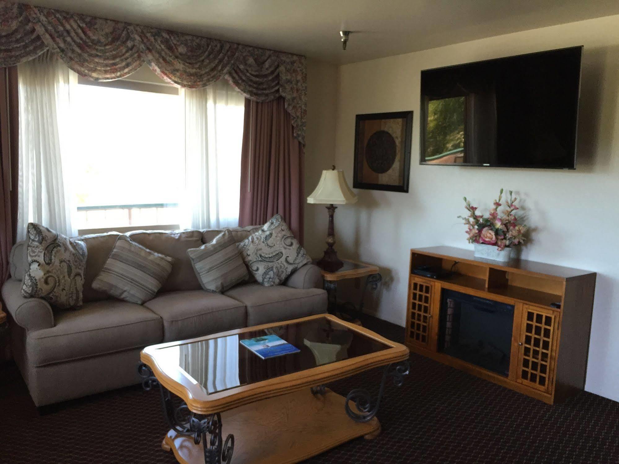 Oakridge Inn Oak View ภายนอก รูปภาพ