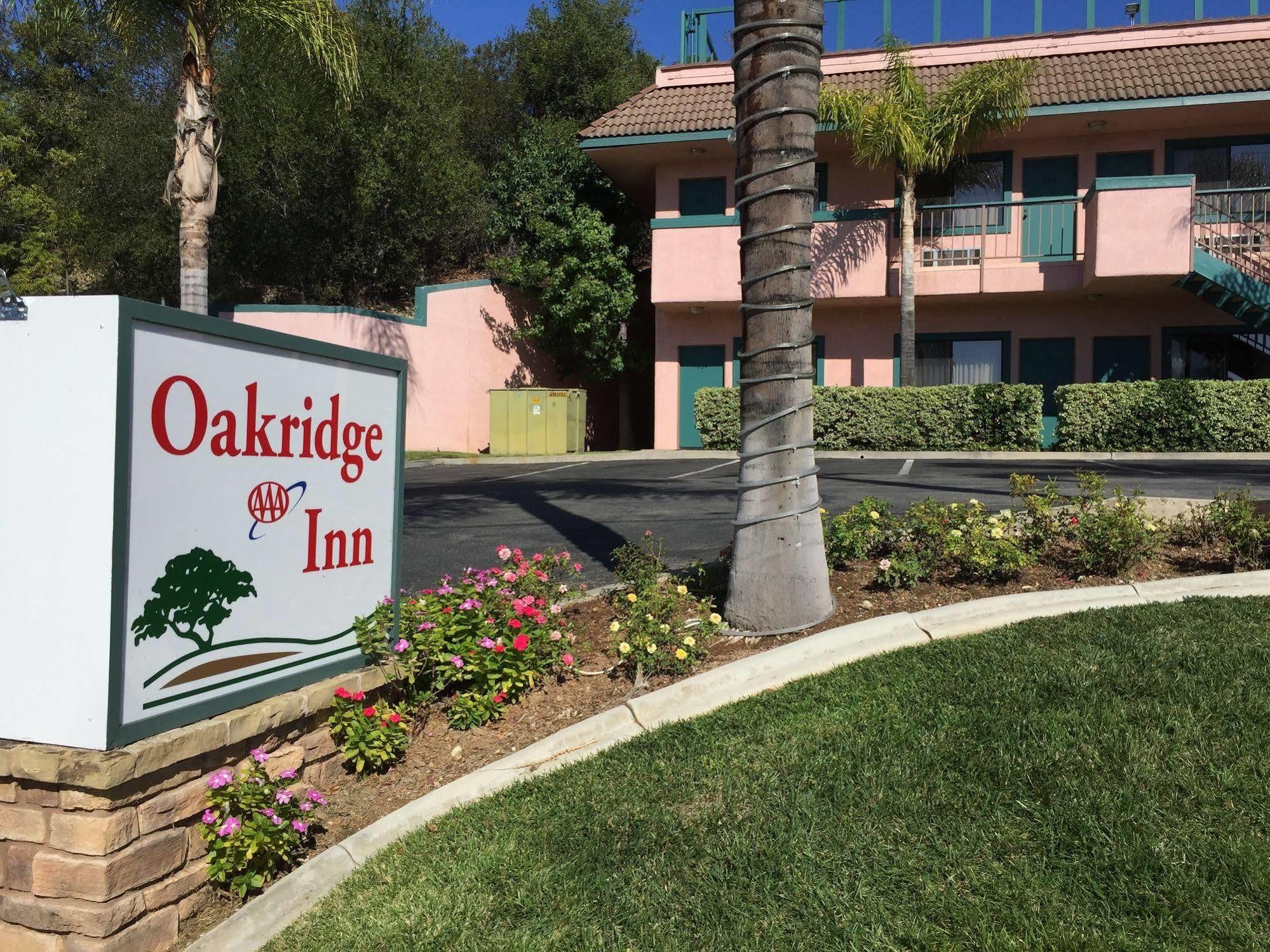 Oakridge Inn Oak View ภายนอก รูปภาพ