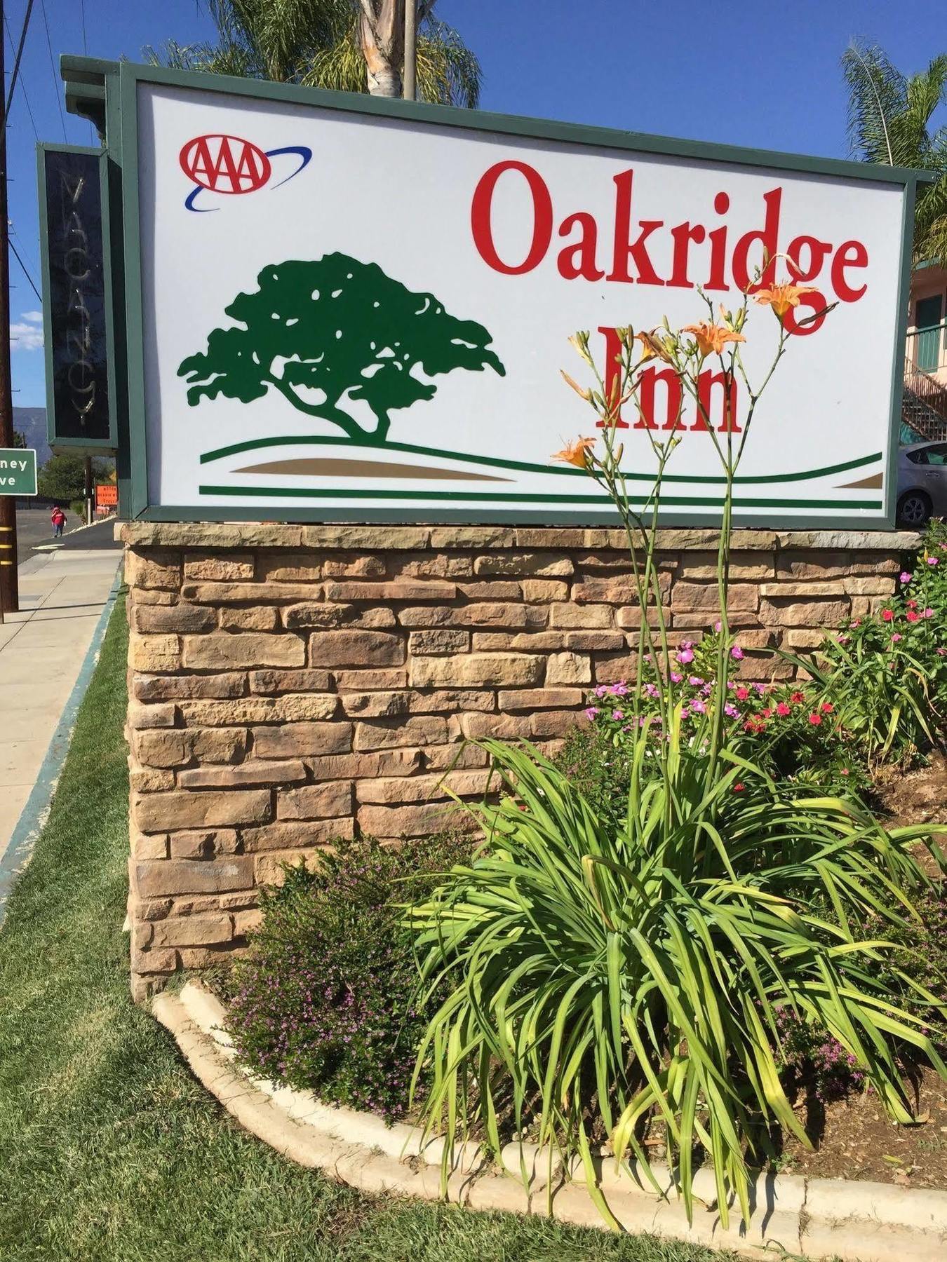 Oakridge Inn Oak View ภายนอก รูปภาพ